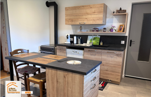 aménagement cuisine Servoz, cuisine fonctionnelle montagne, devis rénovation cuisine, cuisine moderne avec îlot, artisan rénovation Servoz