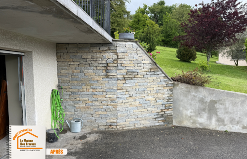 La Maison des Travaux Moûtiers, façade parement pierre montagne, mur extérieur esthétique, solution courtier en travaux, mur pierre rénovation