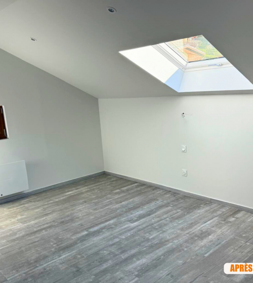 combles transformés en appartement, création chambre et salon, dressing sur mesure bois, travaux d’isolation Queige, courtier en rénovation Savoie
