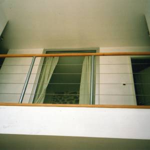 Réhabilitation et aménagement d'une maison en pierre - Passerelle vue d'en bas