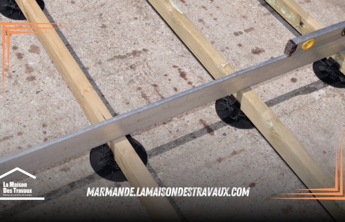 Terrasse sur plots durable et esthétique réalisée à Marmande