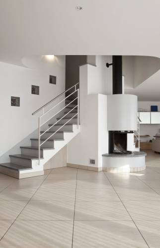 Installation d'une cheminée dans un salon 