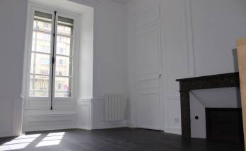 Nouveau revêtement en parquet stratifié avec sous-couche isolante sur ancien carreale appartement Pontoise (95300)