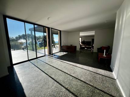 Finitions intérieures d'une maison neuve à Agay