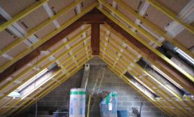 Travaux d'isolation de la toiture pour un aménagement de comble