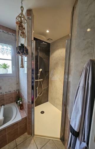Vue d'ensemble de la douche 