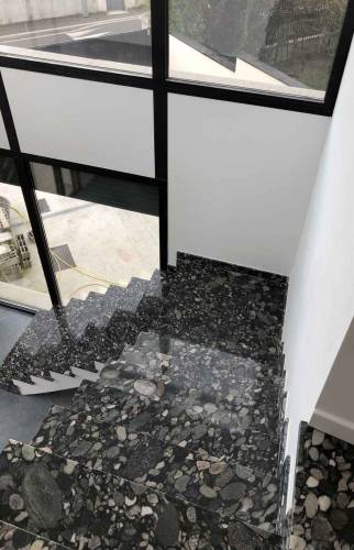 Escalier  magistral en pierres naturelles