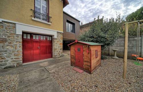 Vue de l'extension sur pilotis de l'arrière