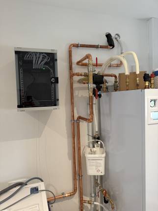 Installation de chauffage avec raccordement d'une pompe à chaleur air-eau - Alixan 26300