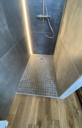 Création d'une douche avec receveur carrelé