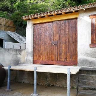 Porte de la grange rénovée