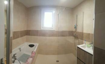 Salle de bains entièrement rénovéee à Saintes
