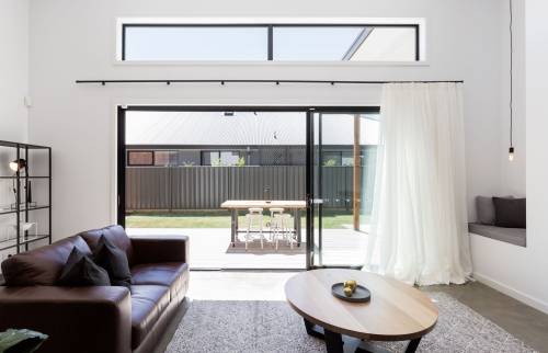 vue sur les fenetres cote jardin