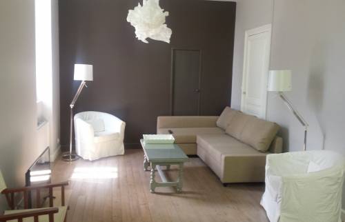 Rénovation de parquets en bois massif à Saintes, Royan, Cognac 1700