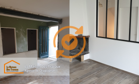   L'image montre l'espace avant rénovation, avec des murs sombres et vieillissants, un sol usé en carrelage et une séparation visuelle importante entre l'entrée et le salon