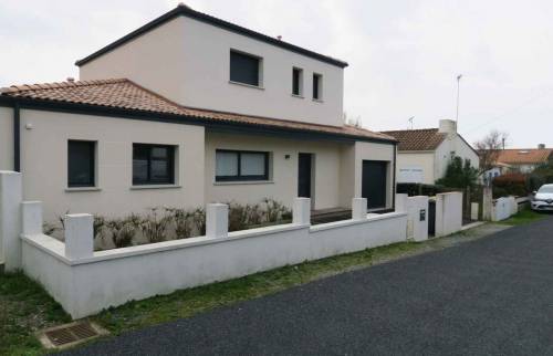 Maison avant la pose de portail et clôture - Pornic 44210