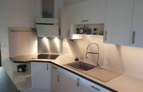 Installation d'une cuisine américaine esthétique et équipée dans le Calvados