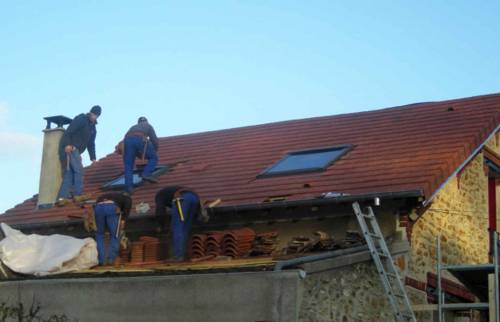 La toiture en cours de finition