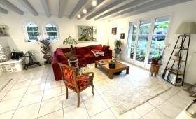 Rénovation salon poutres grises 