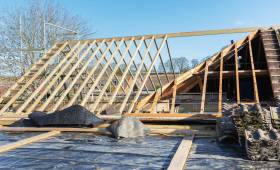  Travaux de charpente sur une maison lors de travaux d'agrandissement - Combs-la-Ville 77380