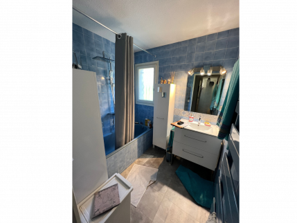 Salle de bain avant travaux quartier Boulouris