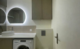 Amenagement petit espace salle de bain buanderie integree et WC suspendu Paris
