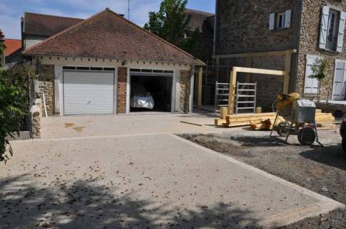 Rénovation extérieure avec pose d'un dallage en béton désactivé et bordure pavée - Sénart 77127