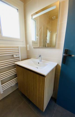 Meuble vasque et sèche serviette 