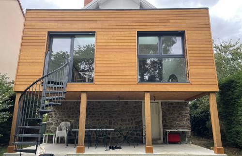 Extension en ossature bois sur pilotis