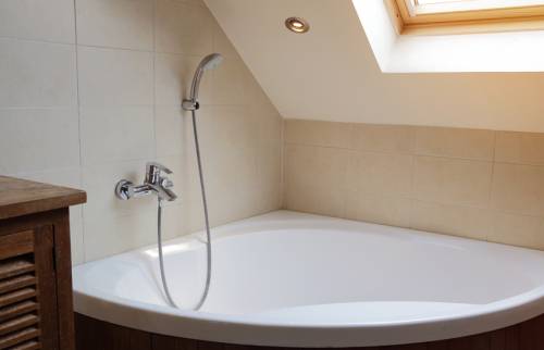 Une petite salle de bain bien rénovée au Pecq (78230)