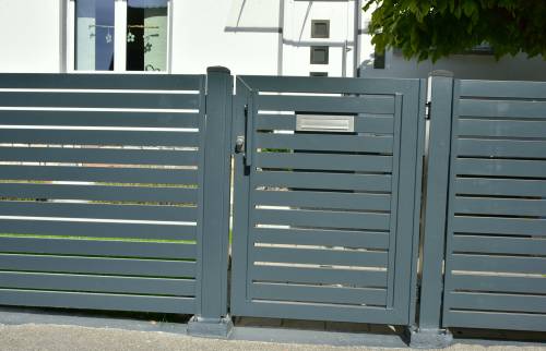 portail avec porte  - La Maison Des Travaux