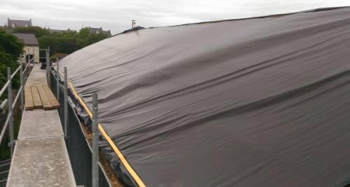 Bâche de protection de la toiture