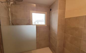 Rénovation complète d’une salle de bain et des WC dans un appartement à Vinay 1