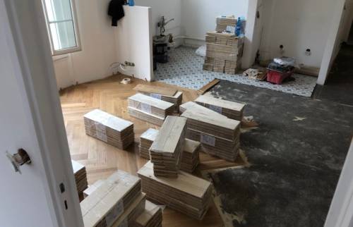 Parquet massif en bâtons rompus