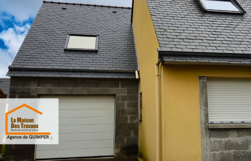 Rénovation et extension de maison à Pont-l’Abbé – Création d’un garage et finition soignée de la façade. Un projet sur mesure mené par notre courtier en travaux.