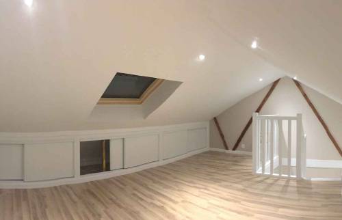 Belle pièce dans les combles aménagés  (Saint-Germain-lès-Corbeil 91250)