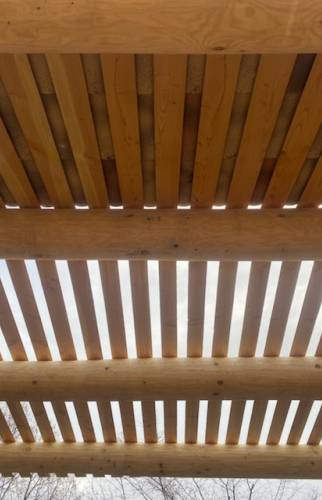 Construction d’un abri de piscine avec charpente et toiture traditionnelles près d’Alès 30100