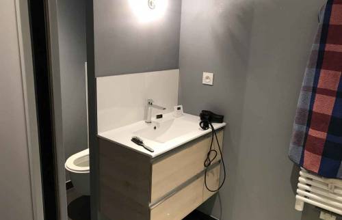 Installer un lavabo dans un salle de bain dans le Calvados