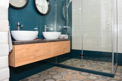 Rénovation de salle de bain avec pose de revêtement de sol en carreaux de ciment - Moissy-Cramayel 77550