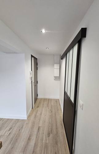 Remplacement de la moquette par du parquet stratifié