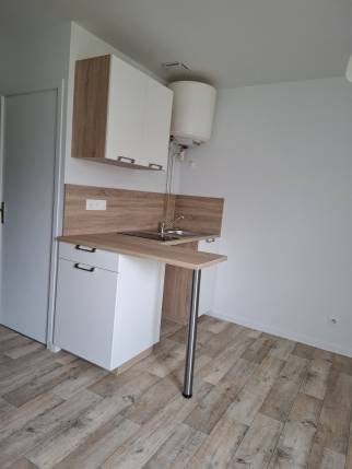 Kitchenette dans un studio après travaux de rénovation d'appartement - Ambérieu-en-Bugey 01500