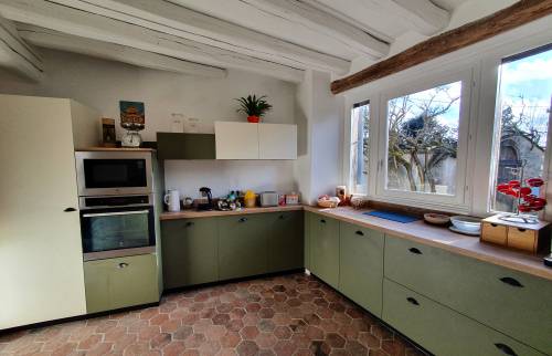 Cuisine chaleureuse et lumineuse