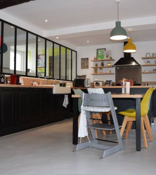 Pose de verrière de cuisine