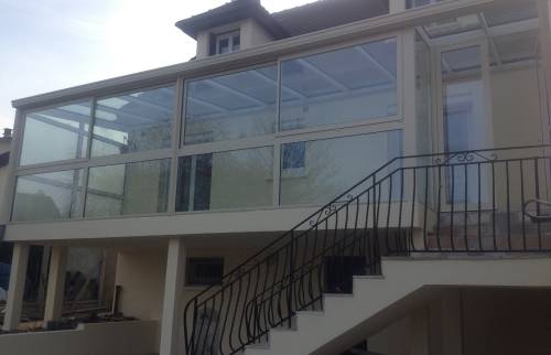 Véranda sur pilotis avec escalier extérieur à garde-corps - Pontoise - 95300 - 
