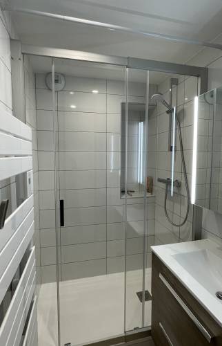 Nouvelle salle de bain - La baignoire a été remplacée par une douche