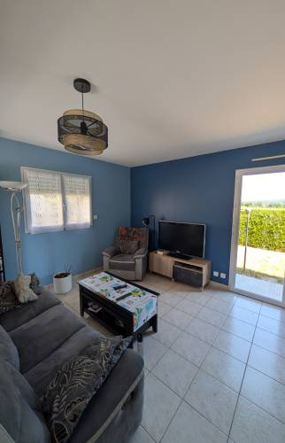 Pièce de vie après rénovation et application de peinture par La Maison Des Travaux Bruz