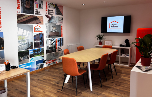 Salle de réunion - maçon 73, plaquiste 73, peintre 73, carreleur 73, électricien 73, plombier 73, menuisier 73, couvreur 73, charpentier 73, façadier 73, paysagiste 73