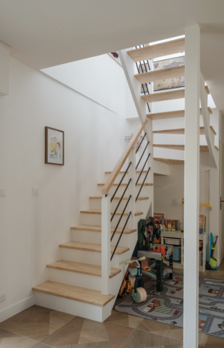 Surélévation de maison à Vertou pour créer un espace nuit (44120) - escalier