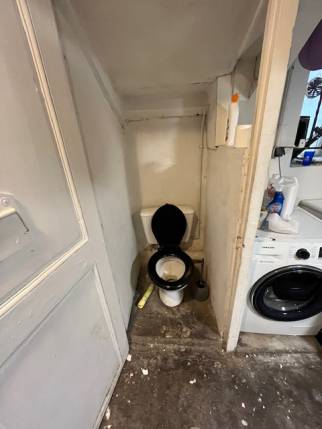 Anciens sanitaires avant travaux de rénovation intérieure - Nantes 44