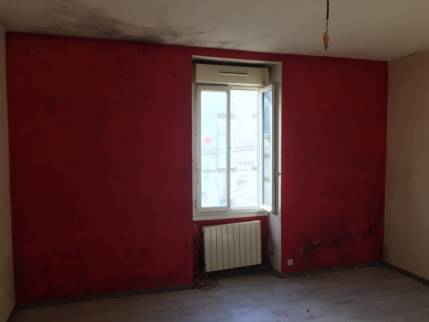 Mur avant travaux d'isolation thermique en rénovation énergétique d'appartement - Nantes 44